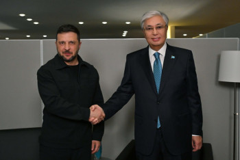 Фотография к новости: Токаев встретился с Владимиром Зеленским на полях Генассамблеи ООН