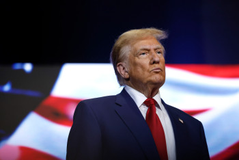 Фотография к новости: Трамп заменил портрет Байдена на аллее славы Белого дома