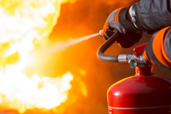 В Актобе восемь человек спасли при пожаре