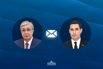 Фотография к новости: Касым-Жомарт Токаев поздравил Президента Туркменистана с Днем независимости