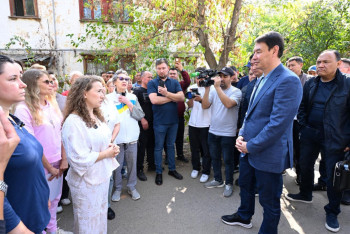 Фотография к новости: Аким Алматы пообещал строго контролировать реновацию ветхого жилья