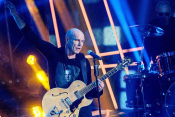 Фотография к новости: Вокалиста известной музыкальной группы оштрафовали за неоплаченную парковку