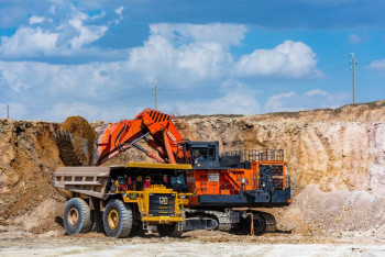 Фотография к новости: Кто управляет самосвалами-великанами на Бозшакольском месторождении