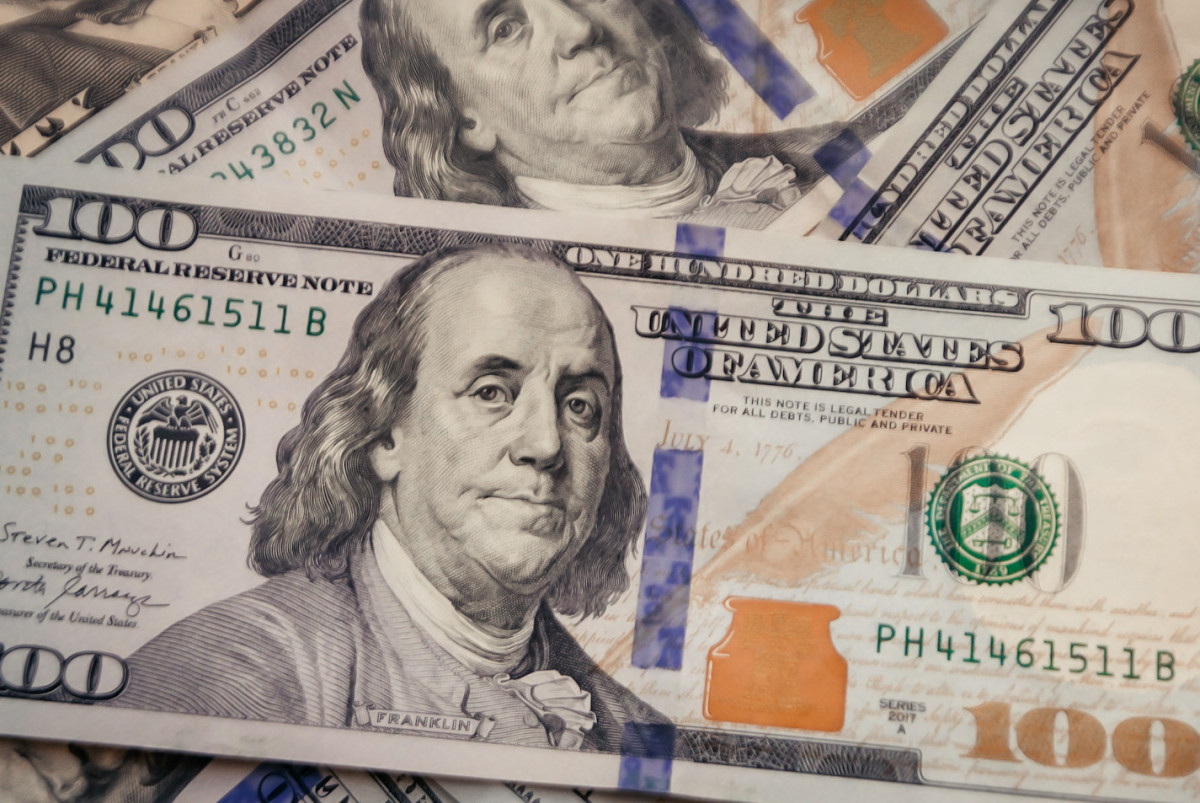 Курс доллара приближается к 550 тенге
