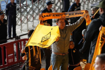 Фотография к новости: Порядок на матче "Кайрат" – "Реал" в Алматы обеспечивали 2,5 тысячи полицейских