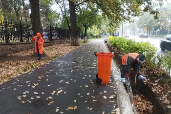 Фотография к новости: Алматы готовится к ливням: на улицы вывели более 2 тысяч коммунальщиков