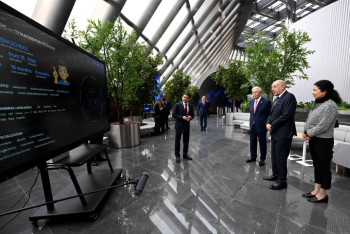 Фотография к новости: Президенты Казахстана и Венгрии посетили центр Аlem.AI