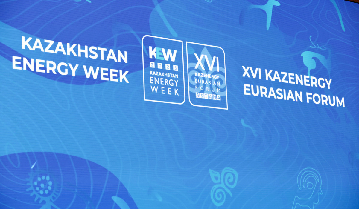 Ас үйдегі аққұба секс