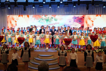 Фотография к новости: Денежные награды получили лучшие педагоги Акмолинской области