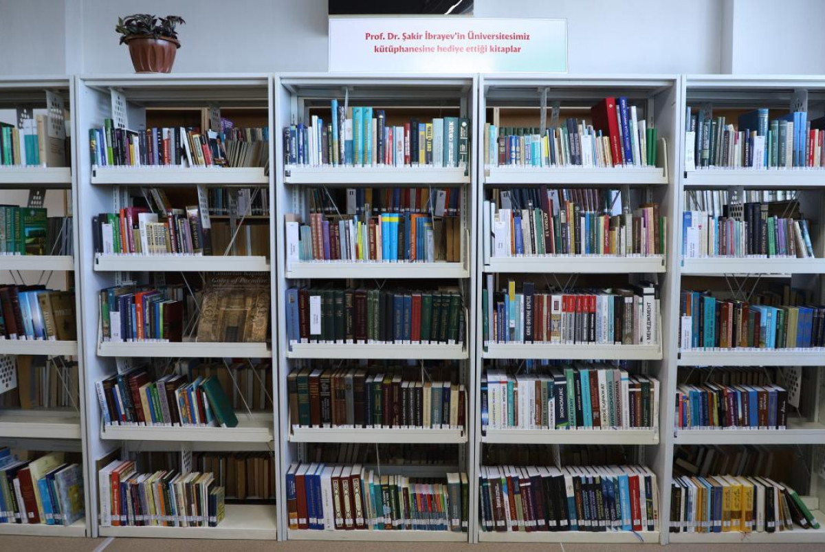 3000 книг подарил библиотеке учёный из университета имени Ходжи Ахмета Ясави