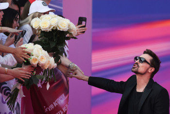 Фотография к новости: Дима Билан открыл первую инклюзивную детскую площадку в Барнауле