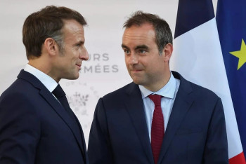 Президент Франции поручил завершить формирование нового правительства до 8 октября