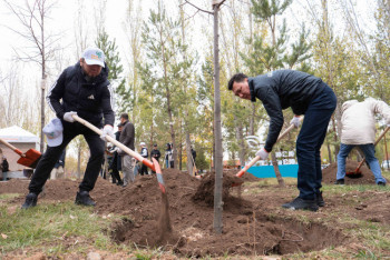 Фотография к новости: Члены Национального курултая приняли участие в акции "Таза Қазақстан"
