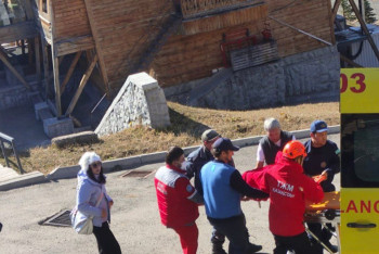 Фотография к новости: На "Шымбулаке" спасатели помогли туристке из Китая, получившей травму на склоне