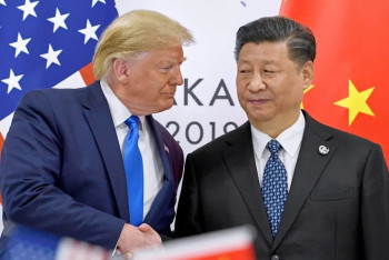 Фотография к новости: Китай обвинил Трампа в "двойных стандартах" после объявления новых пошлин