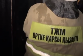 Фотография к новости: В Атырау из горящей сауны эвакуировали 13 человек