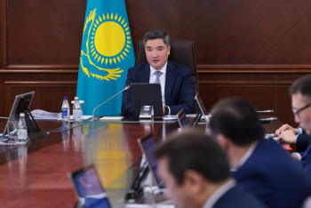 Бектенов поручил усилить контроль за инфляцией и инвестициями