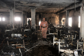 В Бангладеш девять человек погибли при пожаре на швейной фабрике