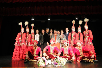 Казахстанский ансамбль "BIRLIK" выступил в Париже