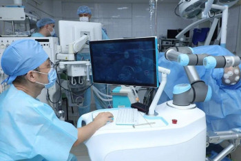 Фотография к новости: В Караганде робот будет делать операции на мозге