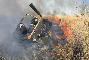 Фотография к новости: В Актау снова запахло гарью — дым пришёл из соседней области