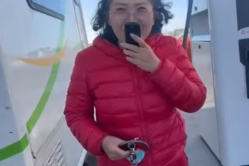 Фотография к новости: Полиция помогла туристке из Китая, застрявшей на трассе в Атырауской области