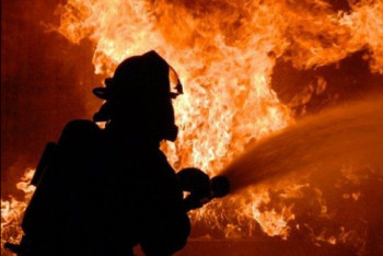 В Астане спасатели эвакуировали 33 человека при пожаре в многоэтажке