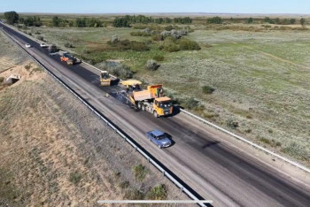 Фотография к новости: Трасса на Оренбург обновляется: в Актюбинской области сдан новый участок дороги