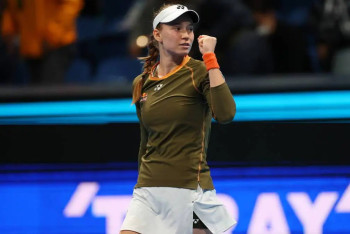 Фотография к новости: Елена Рыбакина снялась с турнира в Токио из-за проблем со спиной