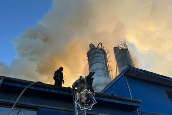 Фотография к новости: В Астане горит хозяйственный корпус на улице Аксай