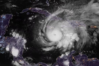 Фотография к новости: Ураган "Мелисса" пятой категории приближается к Ямайке