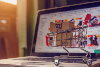 Фотография к новости: Рассрочки без переплаты: экономисты объяснили, зачем ввели двойные ценники