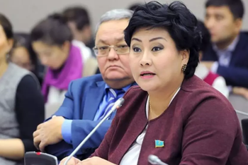 Фотография к новости: В Генпрокуратуре объяснили появление Хаменовой на тое