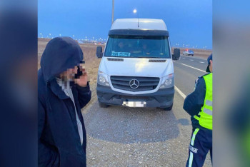 Фотография к новости: Лишённый прав водитель перевозил людей в Актюбинской области