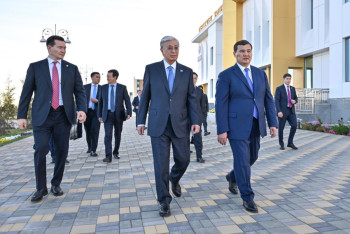 Фотография к новости: 2,5 млрд тенге для будущих чемпионов: Токаев осмотрел центр настольного тенниса