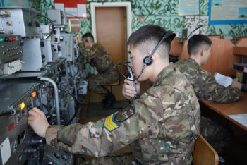 Фотография к новости: День военного связиста отмечают в Казахстане