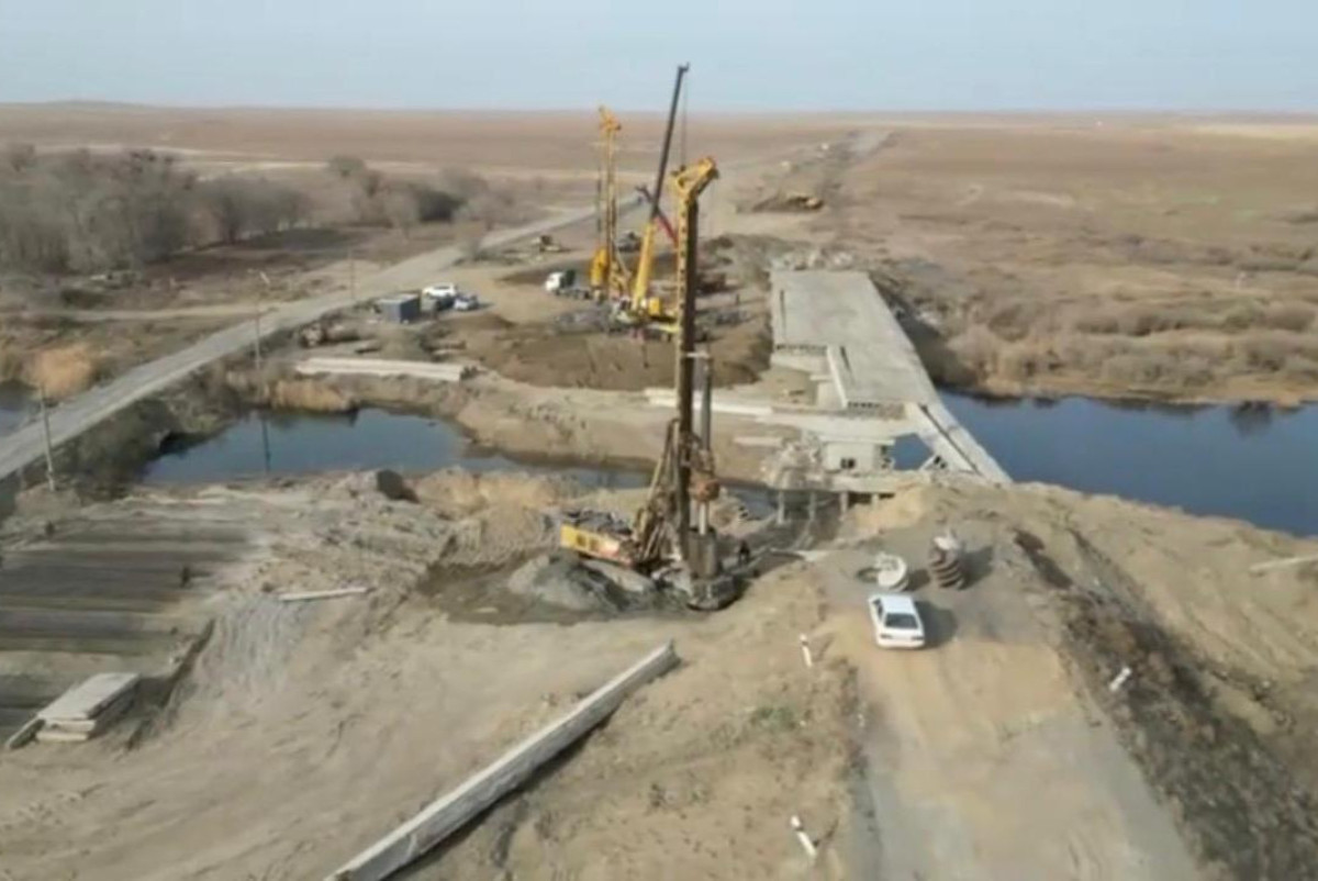 На трассе "Кандыагаш – Иргиз" реконструируют мост, поврежденный паводком