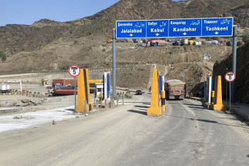 Фотография к новости: Пакистан открыл КПП "Торкхам": афганские беженцы массово возвращаются домой