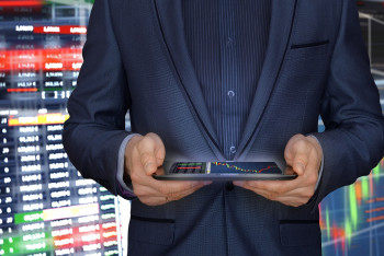 Фотография к новости: Лицензия или остановка торгов: биржи готовят к новым требованиям