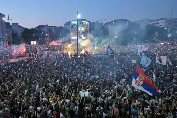 Фотография к новости: В Сербии вспыхнули столкновения между сторонниками и противниками Вучича
