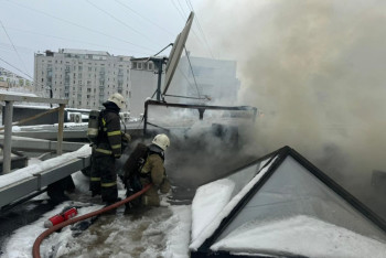Фотография к новости: Административное здание горит в Алматы