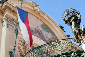 Президент Чехии принял отставку правительства