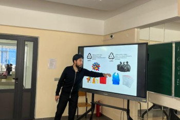 Фотография к новости: "Таза Қазақстан": столичным студентам рассказали о разделении мусора