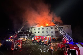 Фотография к новости: В Алматы потушили пожар в детском доме: эвакуированы 35 детей