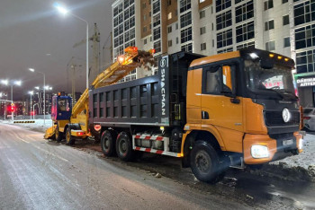 Фотография к новости: В столице объявлен "снежный десант": свыше тысячи машин убирают город ночью