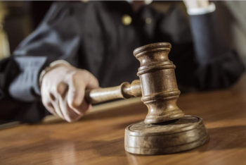 Фотография к новости: Полицейского приговорили к семи годам колонии за взятку в 100 тысяч тенге