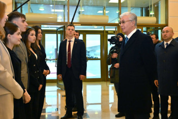 Фотография к новости: Токаев побеседовал с российскими студентами на казахском языке