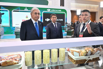 Фотография к новости: Токаев осмотрел выставку цифровых решений в сфере сельского хозяйства