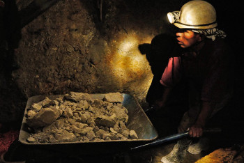 Фотография к новости: Китай обнаружил крупнейшее за 76 лет месторождение золота: более 1444 тонн