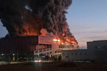 Фотография к новости: В Южной Корее вспыхнул крупный пожар на логистическом складе